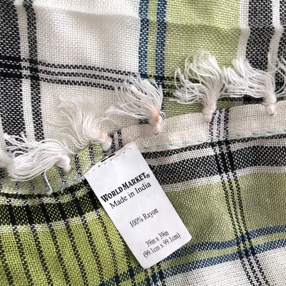 Light green and cream summer scarf - Picture 2 of 2